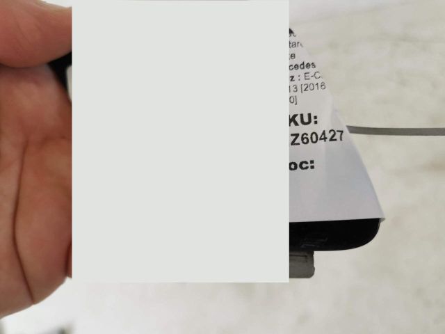 bontott MERCEDES-BENZ E-CLASS Hátsó Vonószem Burkolat