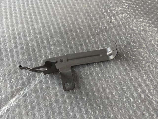 bontott MERCEDES-BENZ E-CLASS Homlokfal Alsó Tartó