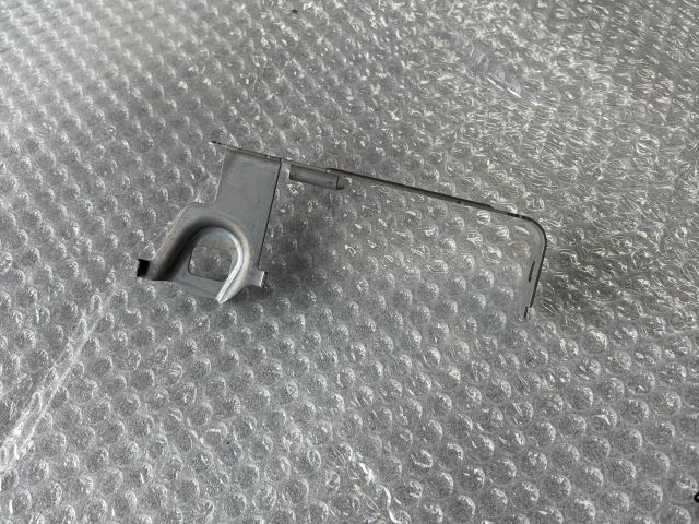 bontott MERCEDES-BENZ E-CLASS Homlokfal Alsó Tartó