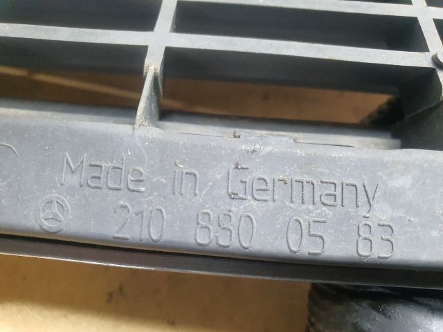 bontott MERCEDES-BENZ E-CLASS Hűtőrács