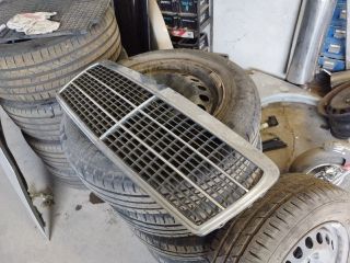 bontott MERCEDES-BENZ E-CLASS Hűtőrács