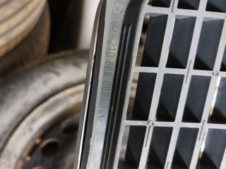 bontott MERCEDES-BENZ E-CLASS Hűtőrács