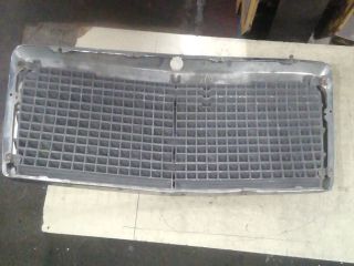 bontott MERCEDES-BENZ E-CLASS Hűtőrács