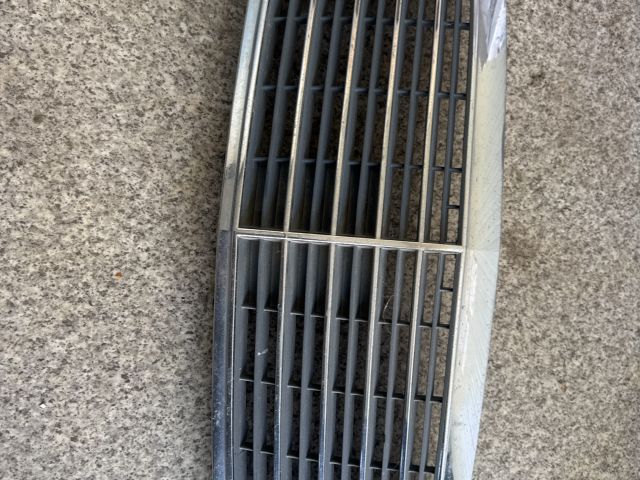 bontott MERCEDES-BENZ E-CLASS Hűtőrács