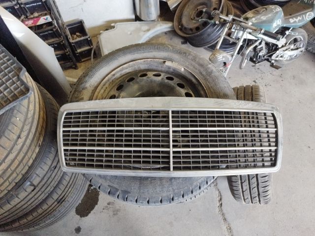 bontott MERCEDES-BENZ E-CLASS Hűtőrács