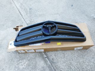 bontott MERCEDES-BENZ E-CLASS Hűtőrács