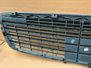 bontott MERCEDES-BENZ E-CLASS Hűtőrács