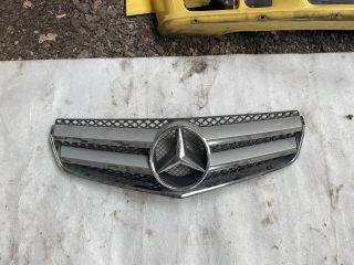 bontott MERCEDES-BENZ E-CLASS Hűtőrács