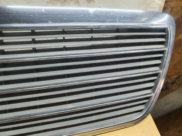 bontott MERCEDES-BENZ E-CLASS Hűtőrács