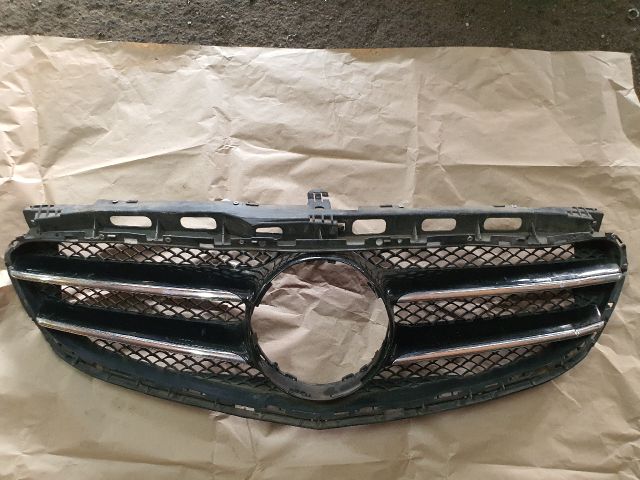 bontott MERCEDES-BENZ E-CLASS Hűtőrács