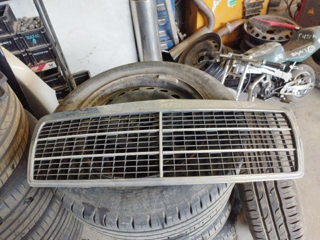 bontott MERCEDES-BENZ E-CLASS Hűtőrács