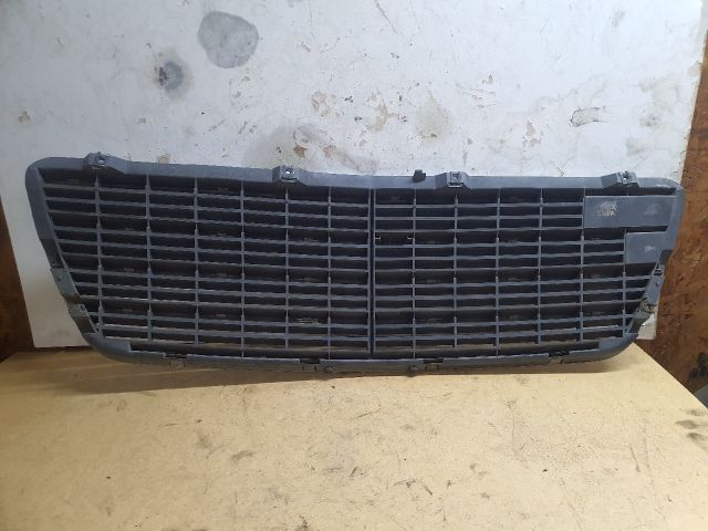 bontott MERCEDES-BENZ E-CLASS Hűtőrács