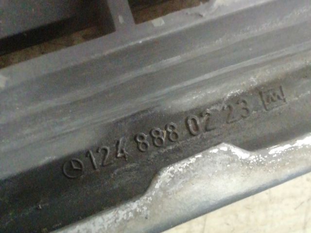 bontott MERCEDES-BENZ E-CLASS Hűtőrács