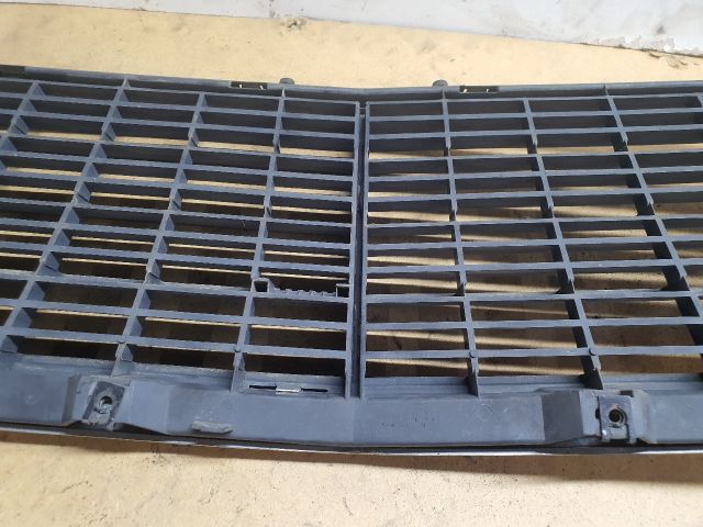 bontott MERCEDES-BENZ E-CLASS Hűtőrács