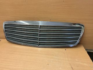 bontott MERCEDES-BENZ E-CLASS Hűtőrács