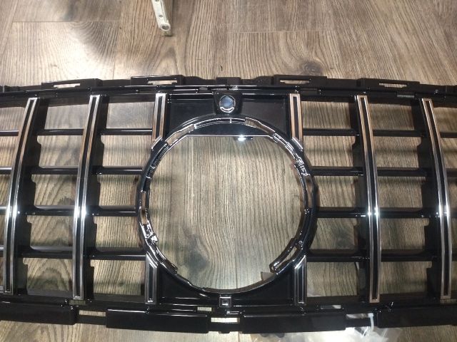 bontott MERCEDES-BENZ E-CLASS Hűtőrács