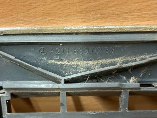 bontott MERCEDES-BENZ E-CLASS Hűtőrács