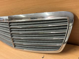 bontott MERCEDES-BENZ E-CLASS Hűtőrács