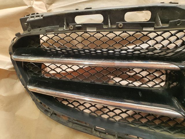 bontott MERCEDES-BENZ E-CLASS Hűtőrács