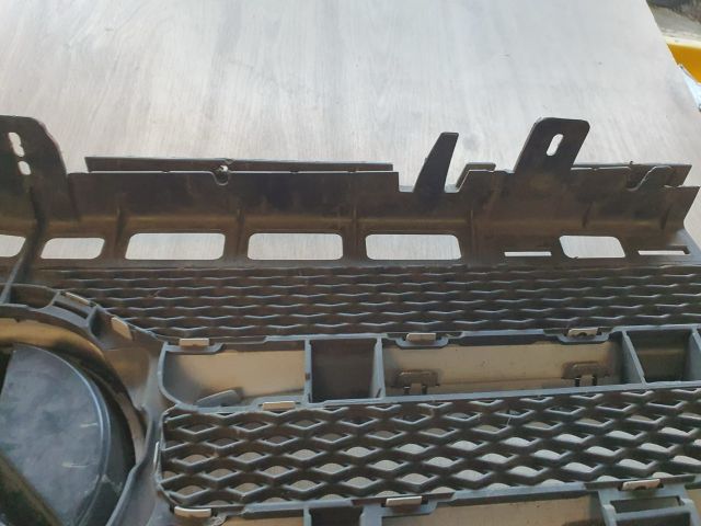 bontott MERCEDES-BENZ E-CLASS Hűtőrács