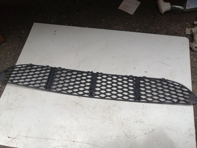 bontott MERCEDES-BENZ E-CLASS Hűtőrács