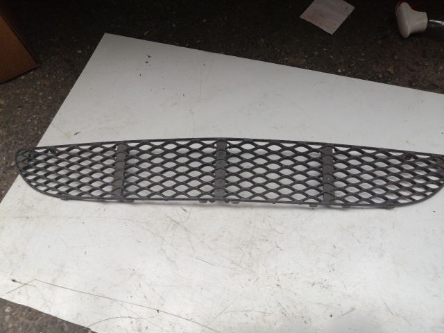 bontott MERCEDES-BENZ E-CLASS Hűtőrács