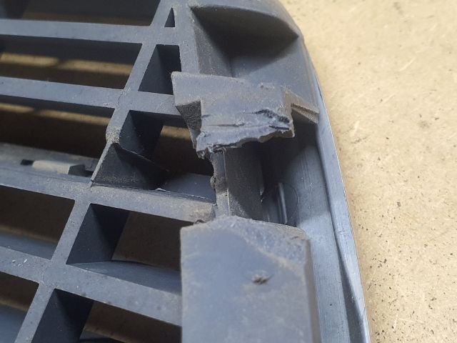 bontott MERCEDES-BENZ E-CLASS Hűtőrács