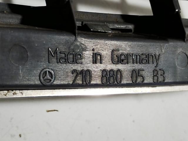 bontott MERCEDES-BENZ E-CLASS Hűtőrács