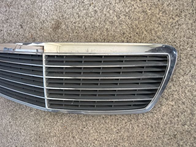 bontott MERCEDES-BENZ E-CLASS Hűtőrács