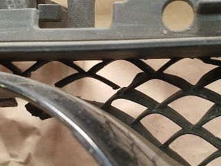 bontott MERCEDES-BENZ E-CLASS Hűtőrács