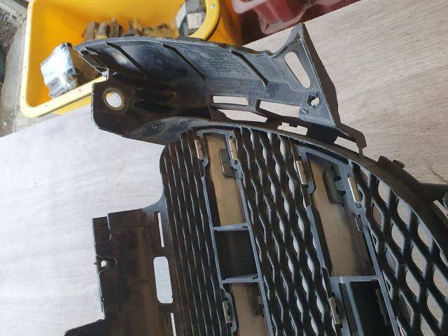 bontott MERCEDES-BENZ E-CLASS Hűtőrács