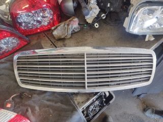 bontott MERCEDES-BENZ E-CLASS Hűtőrács