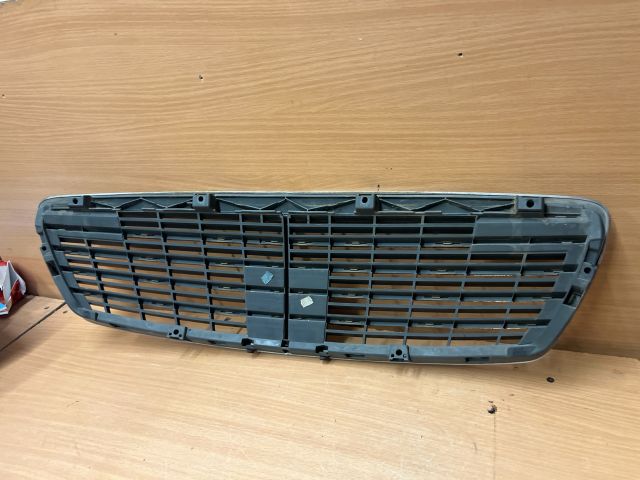 bontott MERCEDES-BENZ E-CLASS Hűtőrács