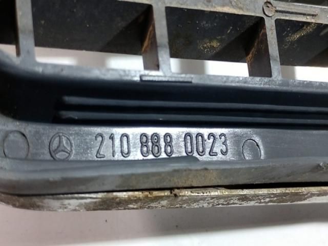 bontott MERCEDES-BENZ E-CLASS Hűtőrács