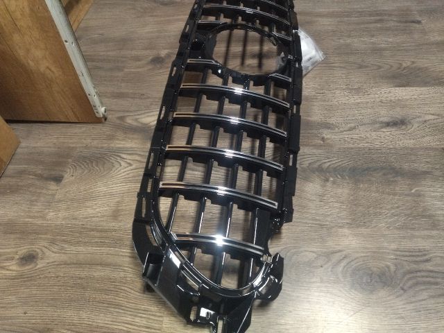 bontott MERCEDES-BENZ E-CLASS Hűtőrács