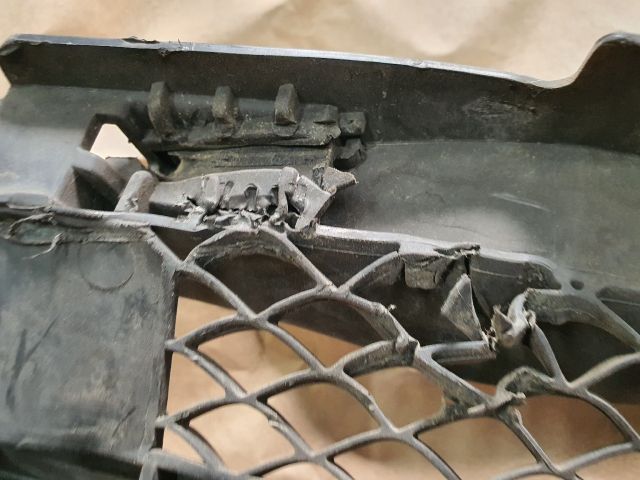 bontott MERCEDES-BENZ E-CLASS Hűtőrács