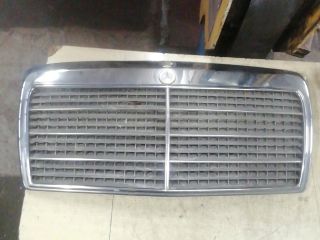 bontott MERCEDES-BENZ E-CLASS Hűtőrács