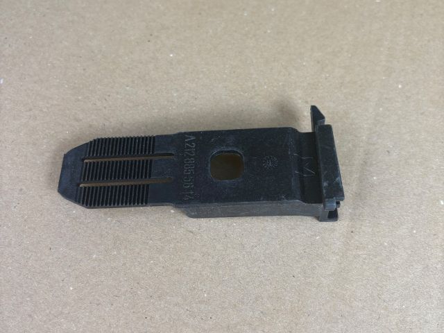 bontott MERCEDES-BENZ E-CLASS Hűtőrács