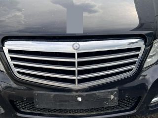 bontott MERCEDES-BENZ E-CLASS Hűtőrács