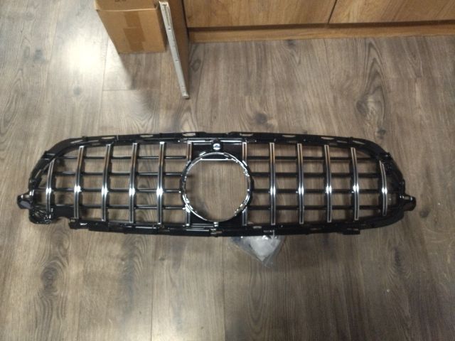 bontott MERCEDES-BENZ E-CLASS Hűtőrács