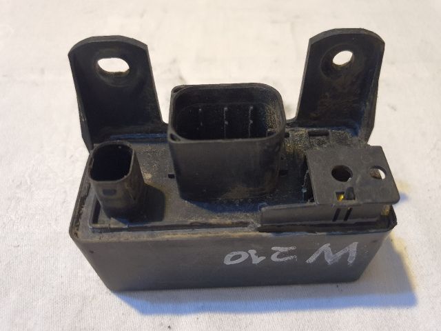 bontott MERCEDES-BENZ E-CLASS Izzító Relé