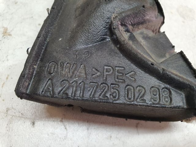 bontott MERCEDES-BENZ E-CLASS Jobb A Oszlop Hangszóró Burkolat