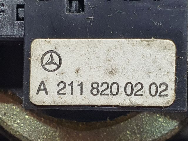 bontott MERCEDES-BENZ E-CLASS Jobb A Oszlop Hangszóró Burkolat