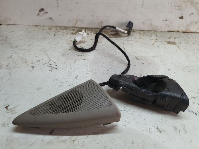 bontott MERCEDES-BENZ E-CLASS Jobb A Oszlop Hangszóró Burkolat