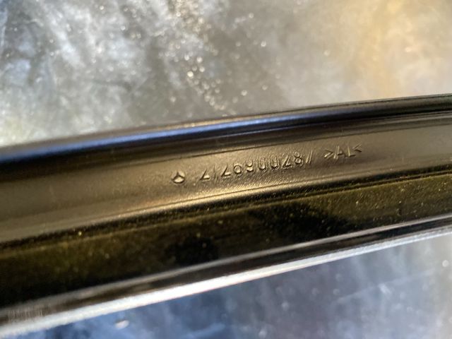 bontott MERCEDES-BENZ E-CLASS Jobb B Oszlop Díszléc