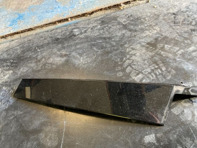 bontott MERCEDES-BENZ E-CLASS Jobb B Oszlop Díszléc