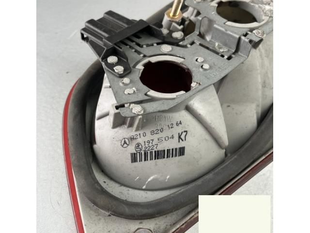 bontott MERCEDES-BENZ E-CLASS Jobb Belső Hátsó Lámpa