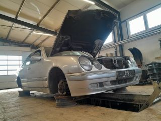 bontott MERCEDES-BENZ E-CLASS Jobb C Oszlop Burkolat