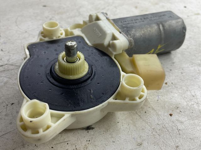 bontott MERCEDES-BENZ E-CLASS Jobb első Ablakemelő Motor