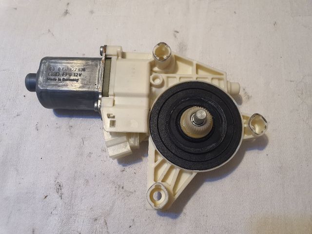 bontott MERCEDES-BENZ E-CLASS Jobb első Ablakemelő Motor